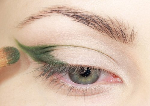 Для нас, для девочек, хорошее настроение часто складывается от того, какое отражение мы видим в зеркале. 02