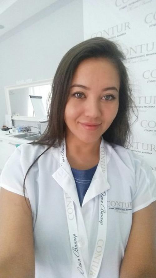 Сельвина даньярова получает новые знания на курсах повышения квалификации у ведущего мастера перманентного макияжа Юлии виннер в Уфе. 03