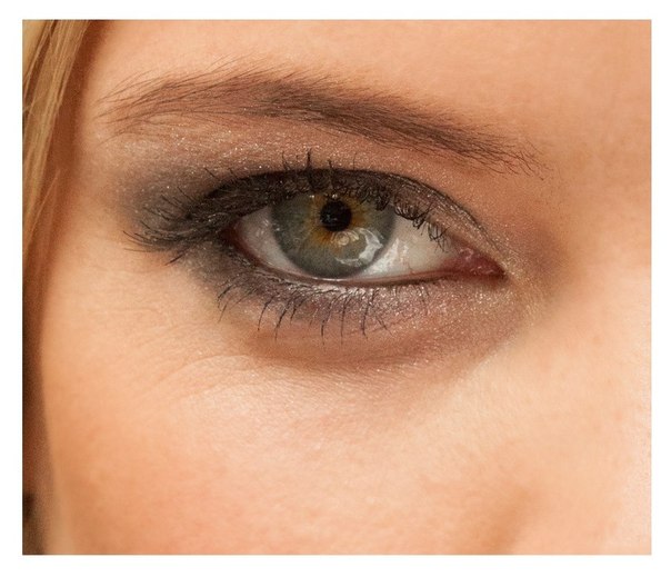 Пошаговый макияж с трио запеченных теней для век marykayatplay™ «Звездное небо». 05