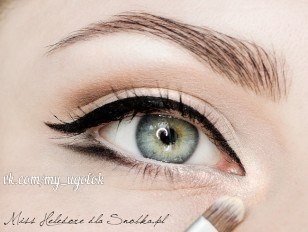 Фото-урок классического макияжа глаз с двойными стрелками. 05