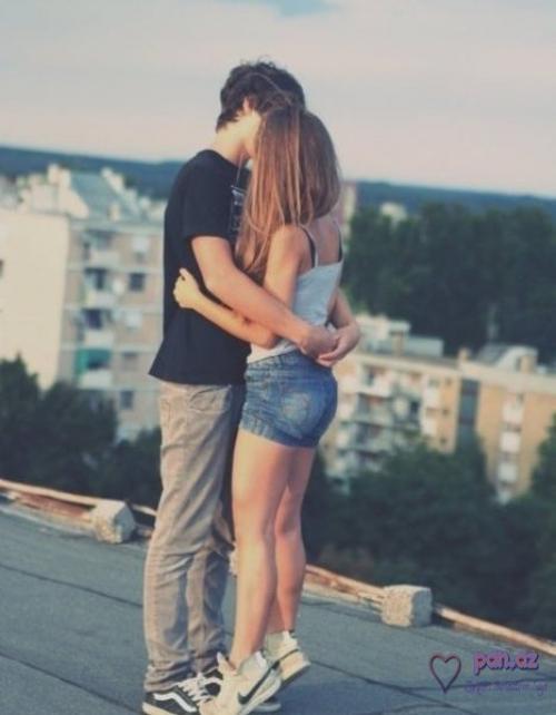 Проснулась я в двенадцать часов, меня разбудил звонок телефона. 01