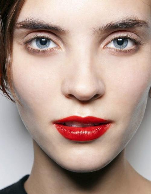 Акцент на ГУБЫ. 5 самых модных оттенков сезона. 03