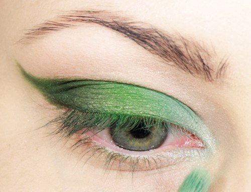 Для нас, для девочек, хорошее настроение часто складывается от того, какое отражение мы видим в зеркале. 04