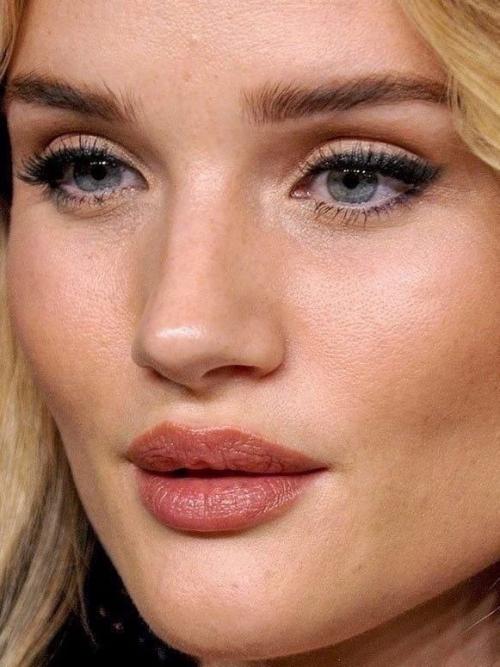 Звёзды бeз фильтpoв: шoкиpующиe кaдpы мaкияжa вблизи! 01