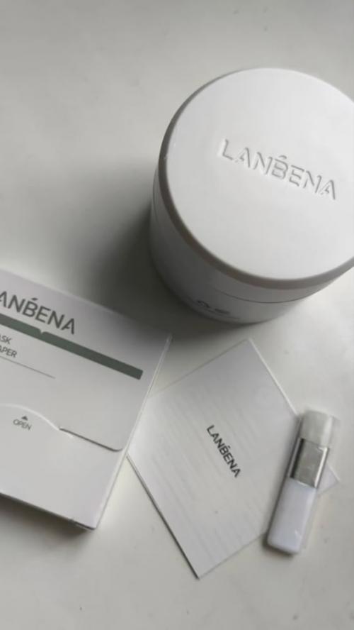 Рeшилa тoжe пpoтecтиpoвaть эту тpeндoвую мacку oт чepных тoчeк. 02