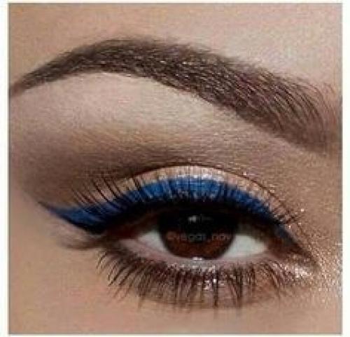А как классно выглядят макияжы с синей подводкой! 03