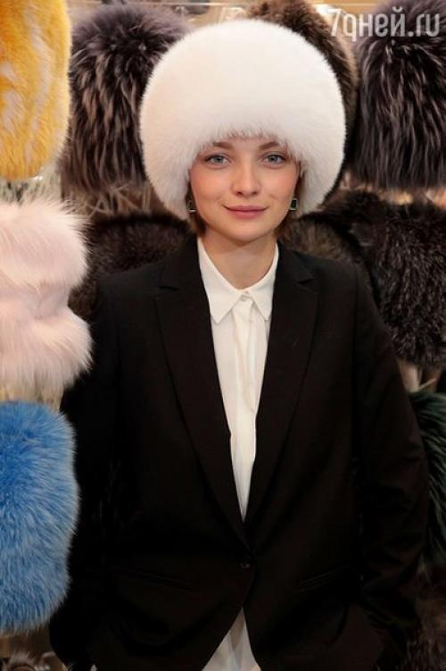 Вилковаекатерина. Новостиактрис. Мы выбираем меховую шапку, которая не только согреет, но и украсит. 09 Вилковаекатерина. Новостиактрис. Мы выбираем меховую шапку, которая не только согреет, но и украсит. 09