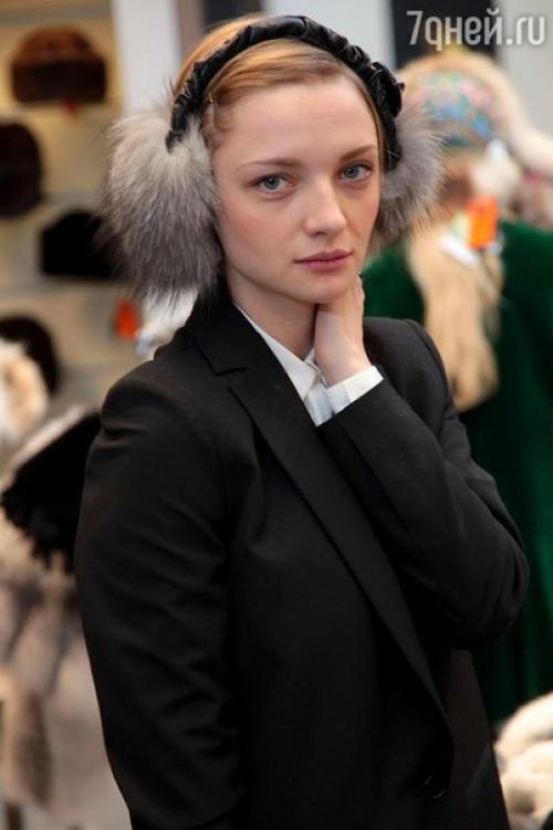 Вилковаекатерина. Новостиактрис. Мы выбираем меховую шапку, которая не только согреет, но и украсит. 07 Вилковаекатерина. Новостиактрис. Мы выбираем меховую шапку, которая не только согреет, но и украсит. 07