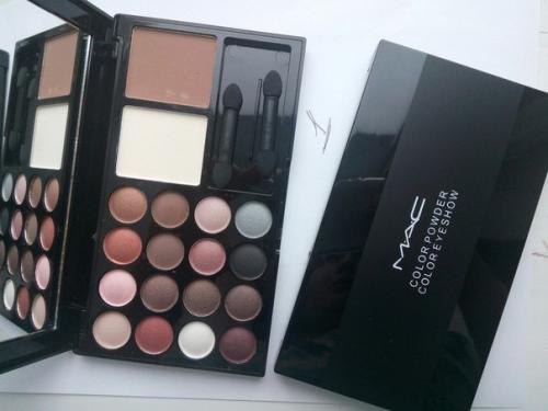 Новинка?  Тени MAC Vamplify сухие корректоры. 01