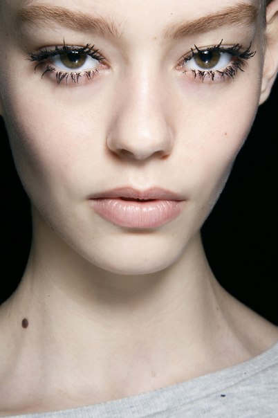 3 антитренда в вечернем макияже и прическах. 01