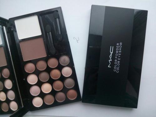 Новинка?  Тени MAC Vamplify сухие корректоры. 02