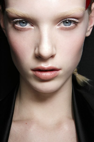 3 антитренда в вечернем макияже и прическах. 05