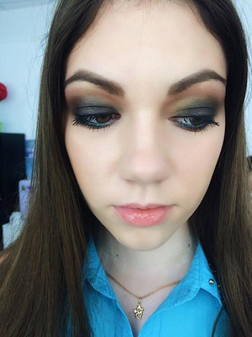 Учимся делать макияж в стиле Smoky Eyes? 01