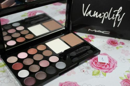 Тени MAC Vamplify сухие корректоры. 03