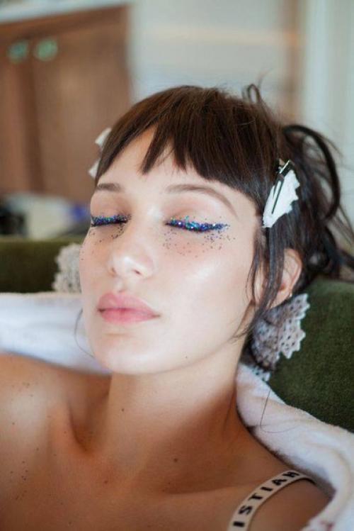 Свежие идеи макияжа с глиттером: праздник продолжается? 01