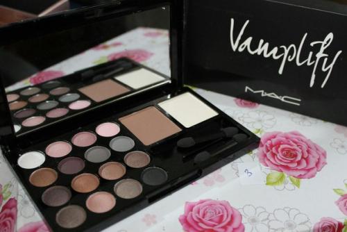 Тени MAC Vamplify сухие корректоры. 01