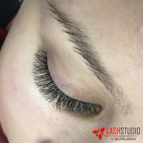 Коричневые ресницы способны сделать взгляд выразительным, придав ему женственность, дымчатость и бархатность? 01