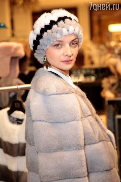 Вилковаекатерина. Новостиактрис. Мы выбираем меховую шапку, которая не только согреет, но и украсит. 08 Вилковаекатерина. Новостиактрис. Мы выбираем меховую шапку, которая не только согреет, но и украсит. 08