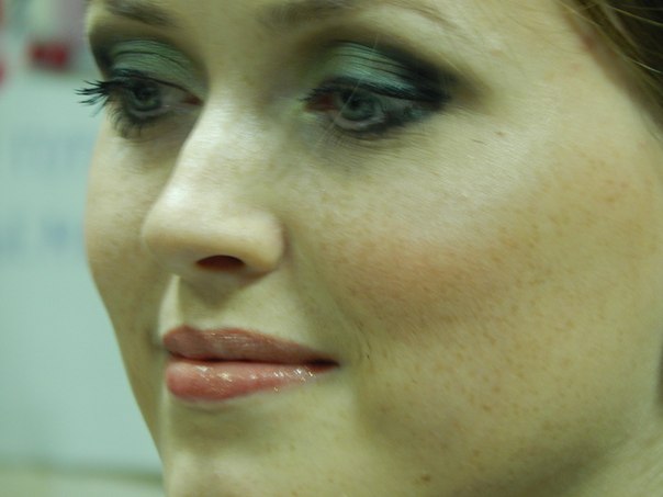 Макияж глаз является оружием девушки. Особенно когда этим пользуются умело. 01