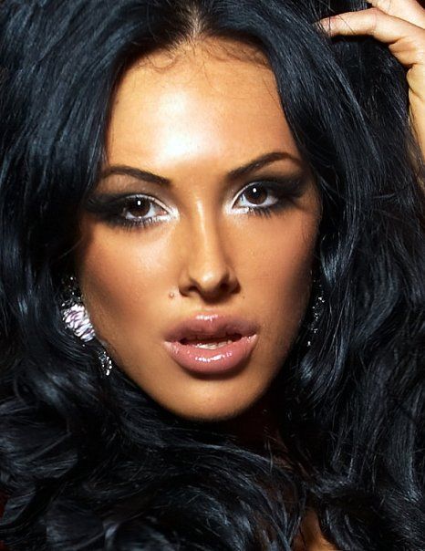 Стильные штучки от малинской: как правильно наносить вечерний макияж (с). 02 Стильные штучки от малинской: как правильно наносить вечерний макияж (с). 02