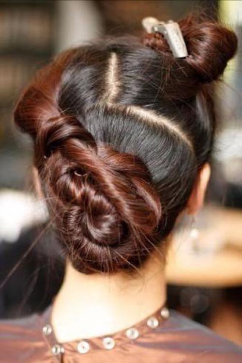 На основе жгутов. Первым делом, что вы захотите сделать в жаркий день перед выходом на улицу - управиться с непослушными прядками. 05