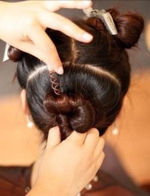 На основе жгутов. Первым делом, что вы захотите сделать в жаркий день перед выходом на улицу - управиться с непослушными прядками. 04