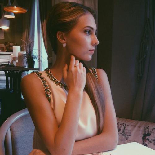 Красивая прическа, макияж, стильное платье и изысканные украшения могут преобразить любую девушку! 02