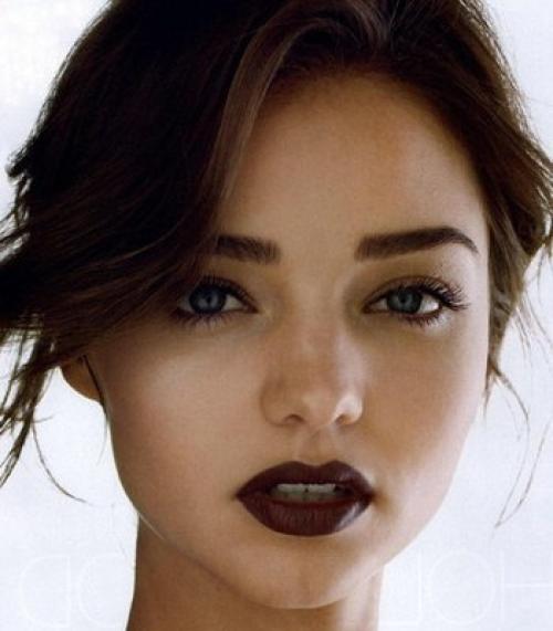 В этом году готический шик прочно обосновался в мире моды. 01