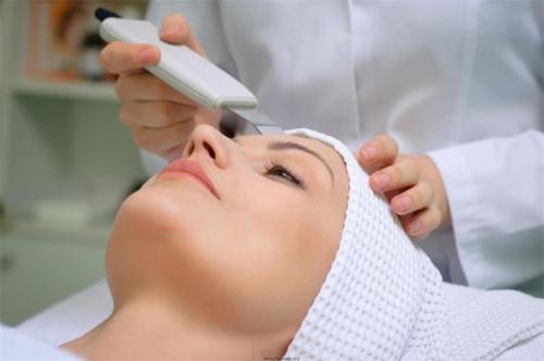 В студию визажа и прически нужны модели для свадебного и вечернего макияжа с последующей фотосессией полученных образов. 02