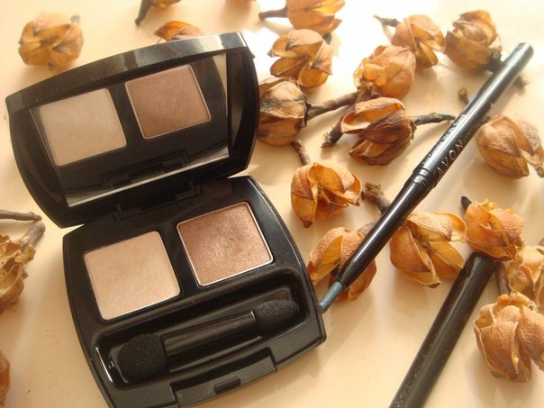 Avon: тени Выразительный Взгляд и карандаш для глаз звездная пыль. 01 Avon: тени Выразительный Взгляд и карандаш для глаз звездная пыль. 01