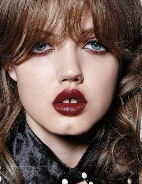 Почему-то бытует мнение, что макияж в коричневых тонах обязательно скучный и повседневный. 03