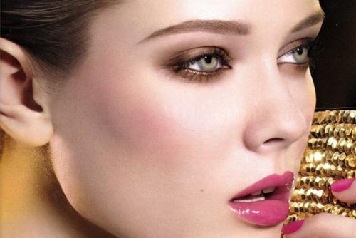 Почему-то бытует мнение, что макияж в коричневых тонах обязательно скучный и повседневный. 02