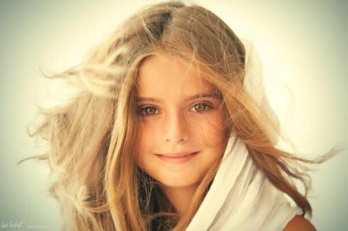 Цветотип лето. При цветовом типе лето цвет волос или светлый, или темный (но не черный) с холодным пепельным оттенком. 04