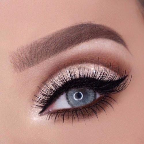 Основными тенденциями макияжа 2017 являются: 03