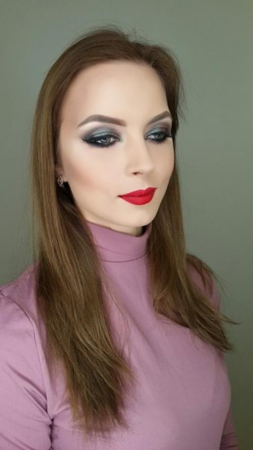 Макияж для новогодней фотосессии, что может быть прекрасней Смоки с модными в этом сезоне пигментами и красных губ? 05