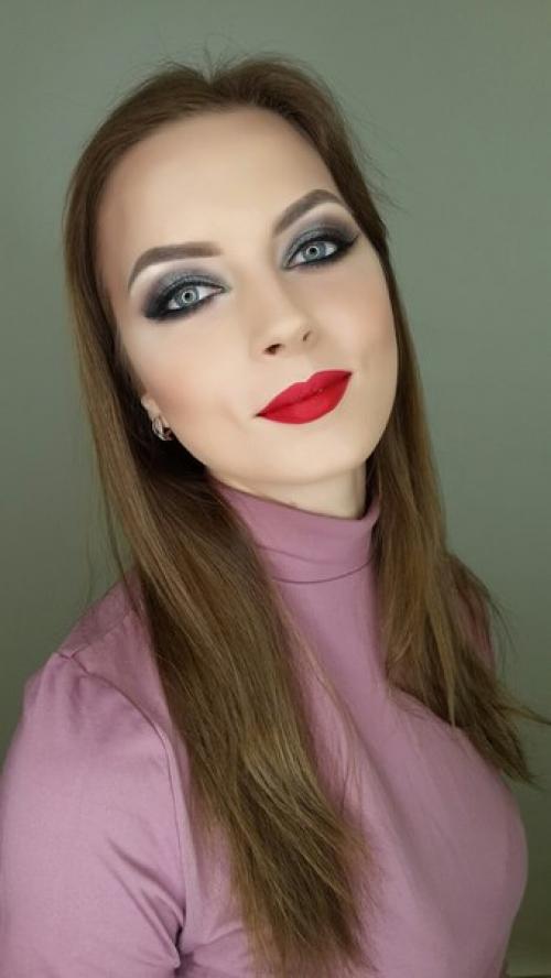 Макияж для новогодней фотосессии, что может быть прекрасней Смоки с модными в этом сезоне пигментами и красных губ? 04
