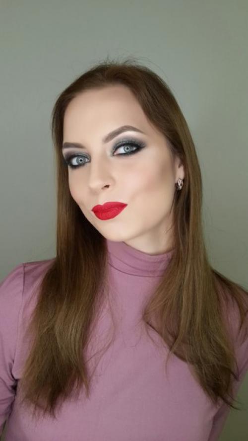 Макияж для новогодней фотосессии, что может быть прекрасней Смоки с модными в этом сезоне пигментами и красных губ? 01