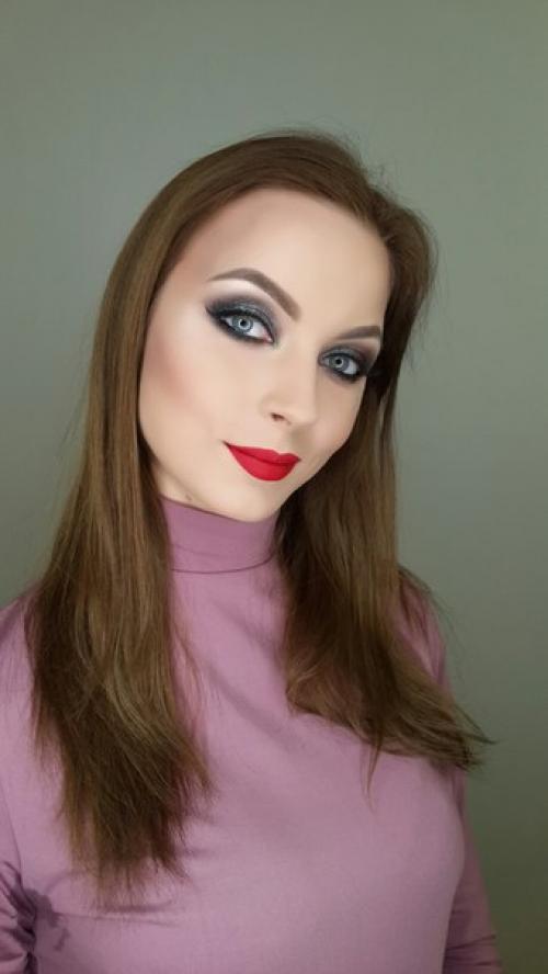 Макияж для новогодней фотосессии, что может быть прекрасней Смоки с модными в этом сезоне пигментами и красных губ? 02