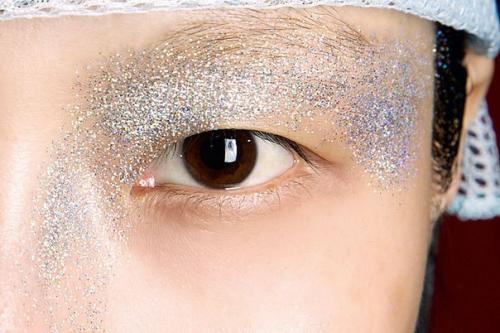 Вечное сияние: как сделать макияж с блестками. 01 Вечное сияние: как сделать макияж с блестками. 01