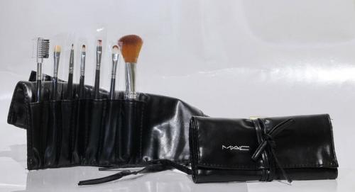 В наличии.  Кисти для макияжа с каждым днем становится все более востребованным товаром. 02