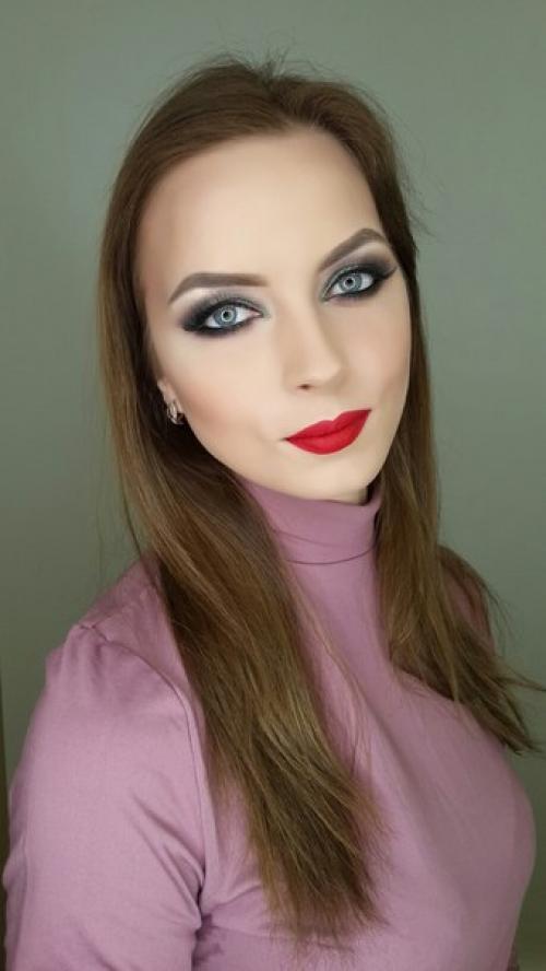 Макияж для новогодней фотосессии, что может быть прекрасней Смоки с модными в этом сезоне пигментами и красных губ? 03