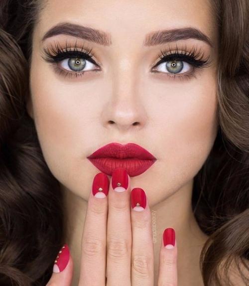 Основными тенденциями макияжа 2017 являются: 02