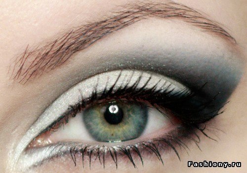 Макияж кошачьи глаза – это хит сезона. 01 Макияж кошачьи глаза – это хит сезона. 01