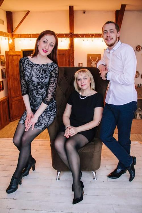 Макияж для прекрасной Елены, у которой самая счастливая улыбка и молодые сияющие глаза такой вот подарок ей сделали дети - семейную фотосессию! 01