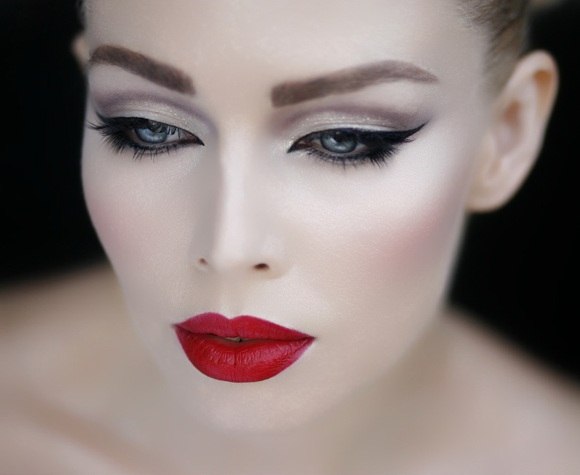 *вечерний - в отличие от дневного макияжа в создании вечернего макияжа основное внимание уделяется не только губам, но еще и глазам. 05