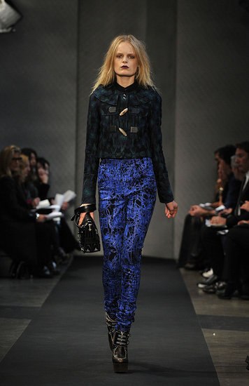 #Styleleighton.  В 2010 году Лейтон посетила премьеру нового фильма Romantics. 01