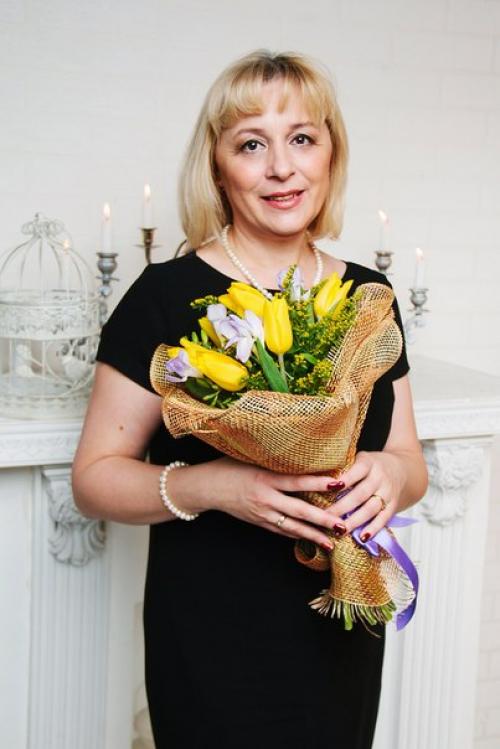 Макияж для прекрасной Елены, у которой самая счастливая улыбка и молодые сияющие глаза такой вот подарок ей сделали дети - семейную фотосессию! 04