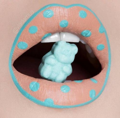 Наверное, сестрёнка - это единственный человек во вселенной, который позволит мне сотворить с собой такоооэ? 04