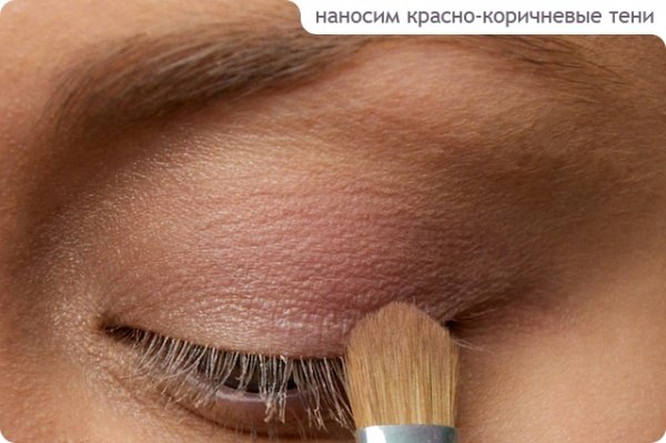 Натуральный макияж. 1 начинаем с тона лица и мы наносим базу под тени на веки. 02 Натуральный макияж. 1 начинаем с тона лица и мы наносим базу под тени на веки. 02