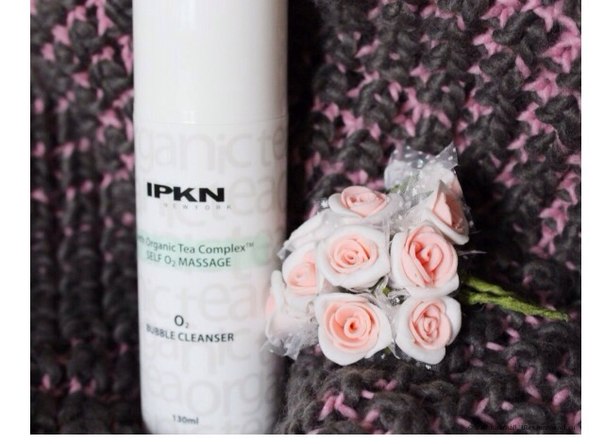 ** Профессиональный уход в домашних условиях** умываемся весело с воздушными пузыриками**отлично смывает макияж и очищает кожу лица. 02